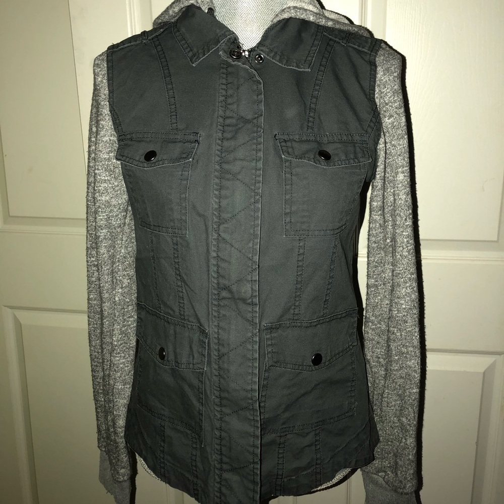 Gray zip up coat/vest